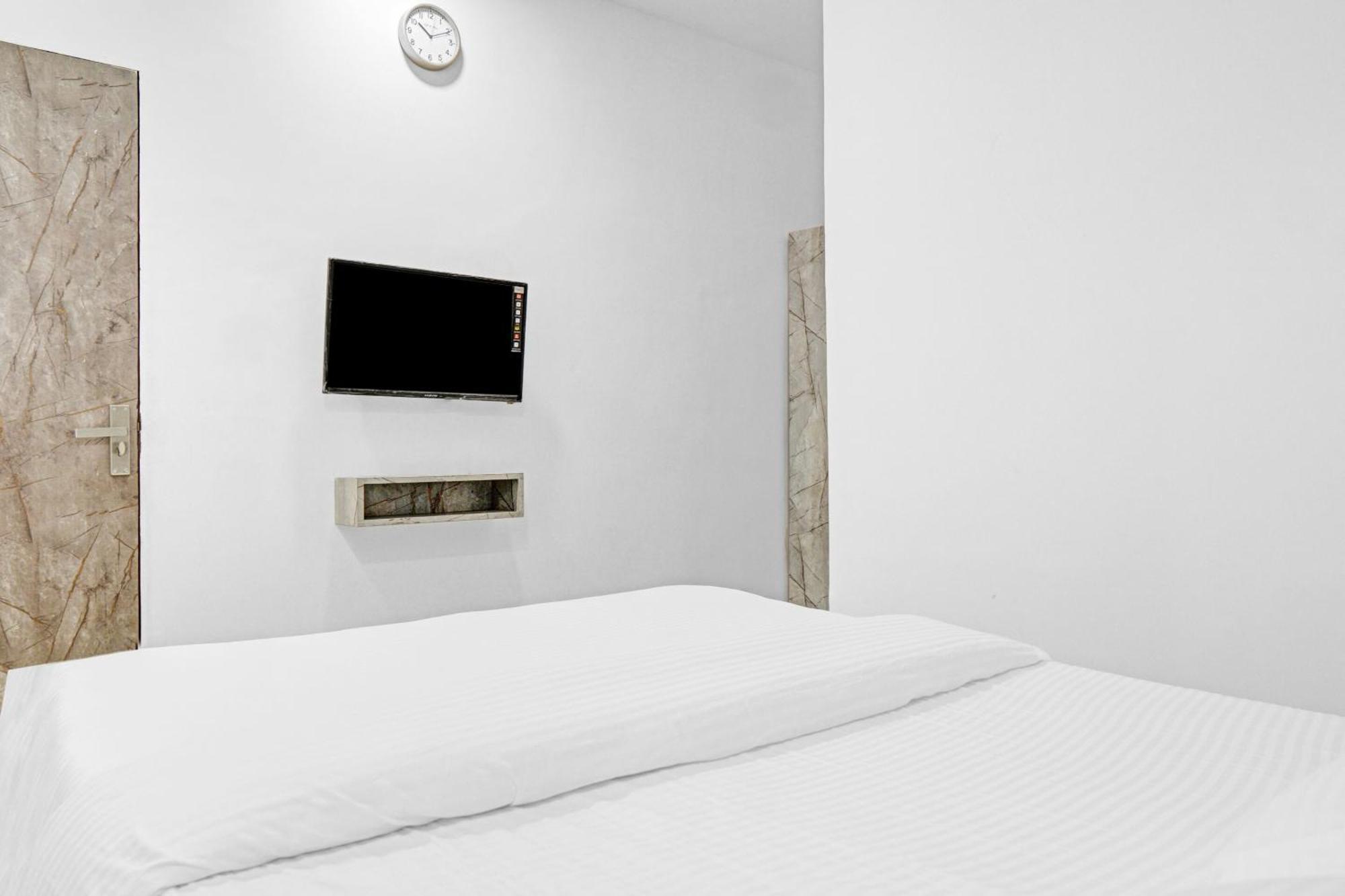 Collection O Sigma Inn Surat Ngoại thất bức ảnh