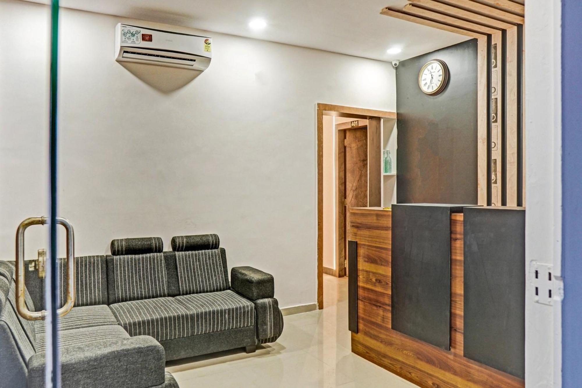 Collection O Sigma Inn Surat Ngoại thất bức ảnh