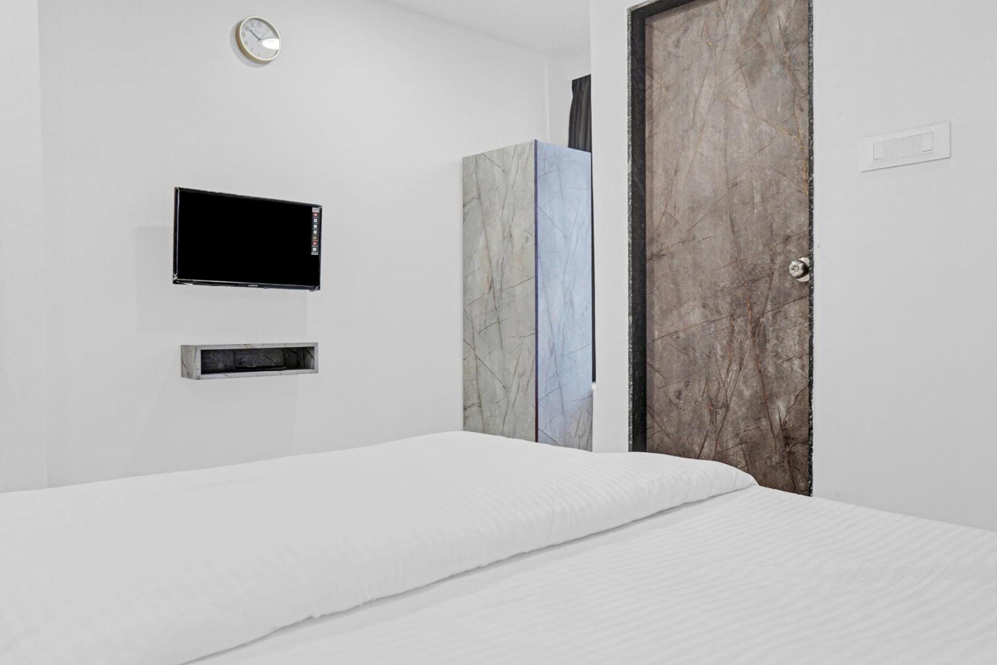 Collection O Sigma Inn Surat Ngoại thất bức ảnh