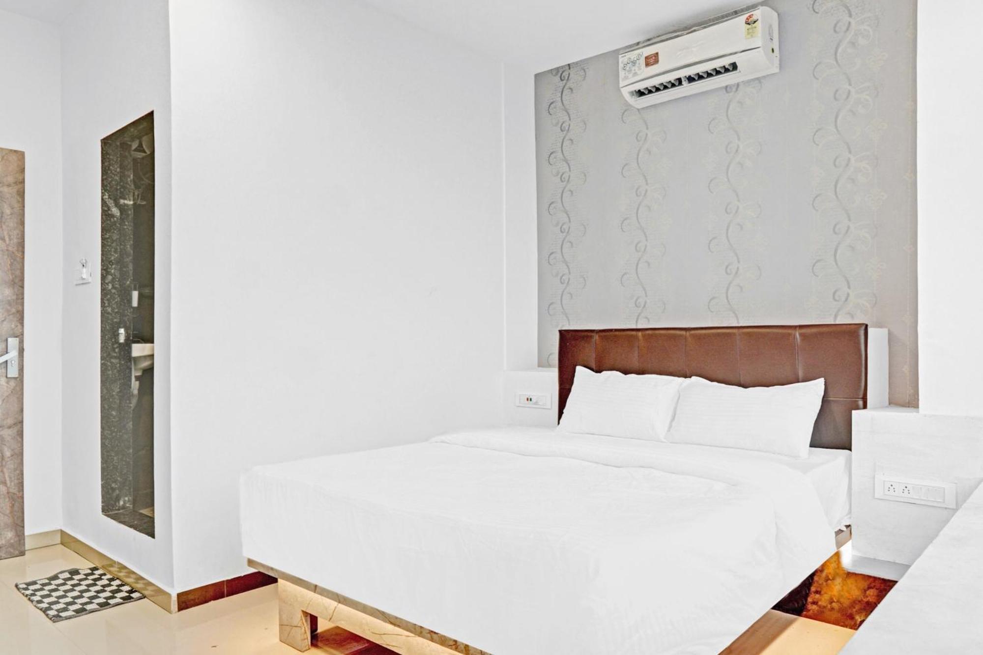 Collection O Sigma Inn Surat Ngoại thất bức ảnh