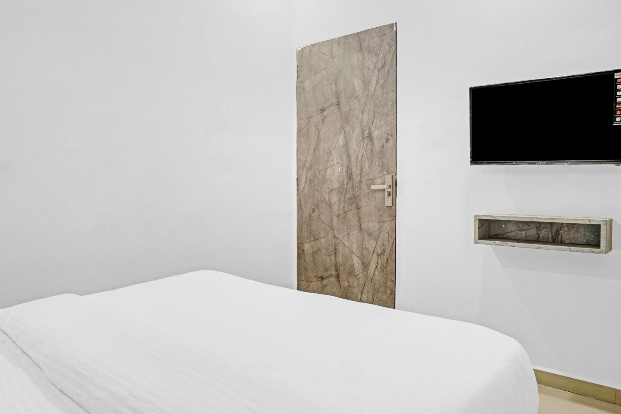 Collection O Sigma Inn Surat Ngoại thất bức ảnh