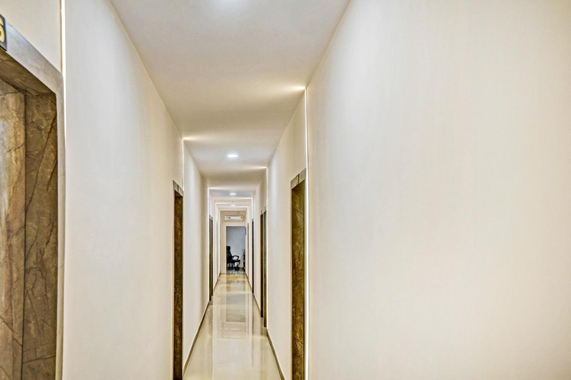 Collection O Sigma Inn Surat Ngoại thất bức ảnh